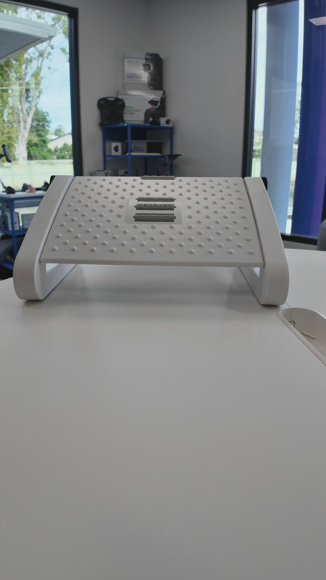 Adjustable Ergonomic Footrest